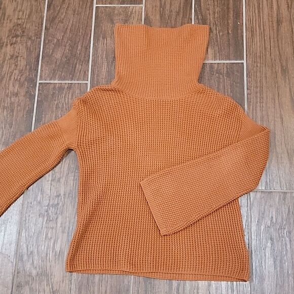 Splendid Waffle knit cowl neck sweater. - Picture 1 of 8